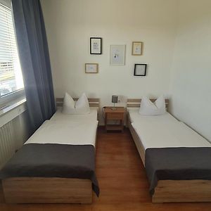 Zimmer mit Kingsize-Bett